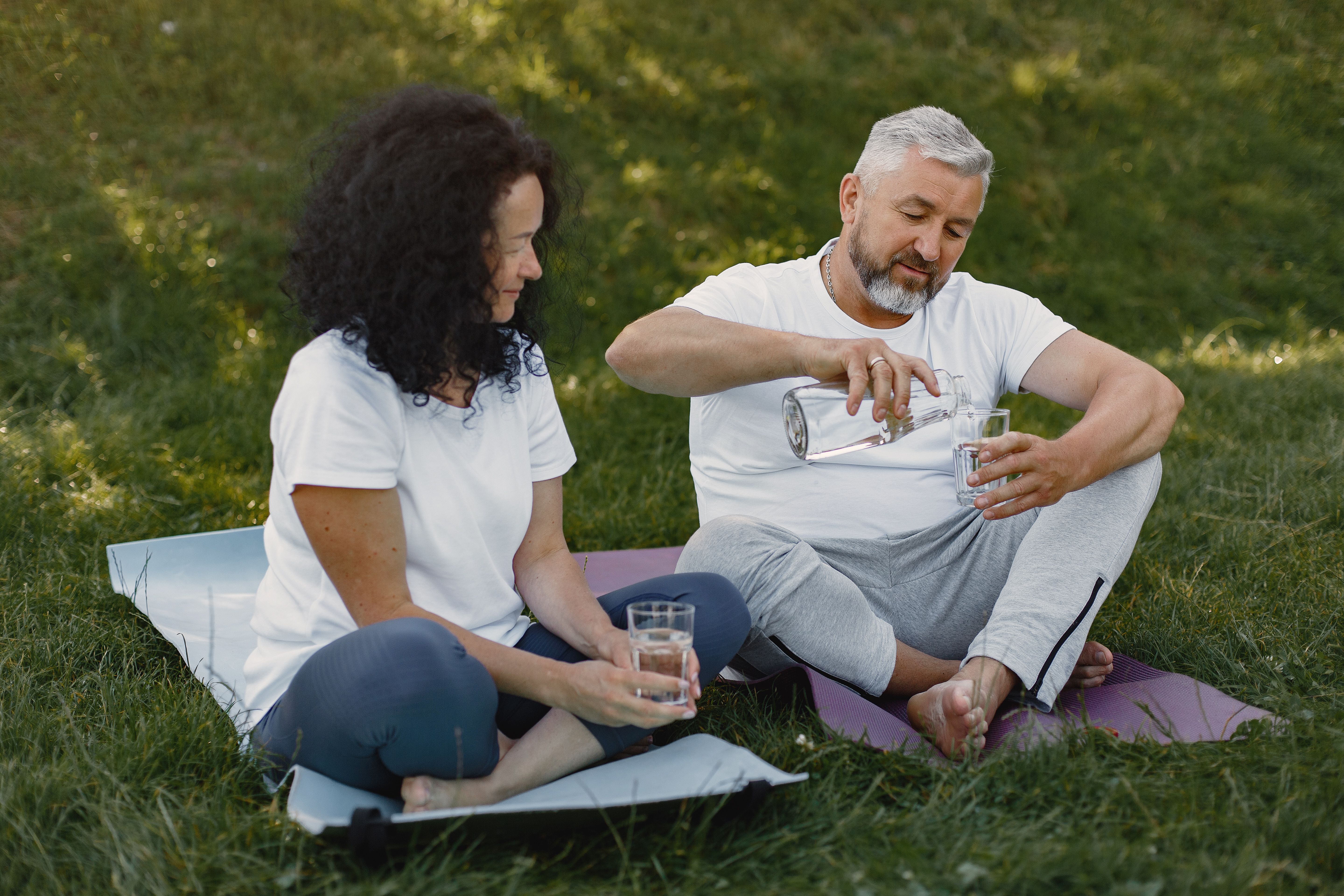 social group of seniors drinking coffee, brain health benefits